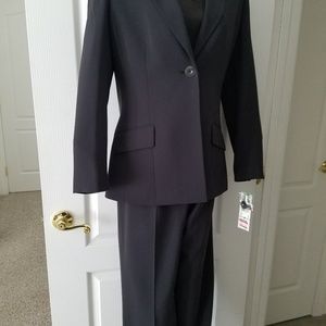 Kasper beautiful 3 piece pantsuit with tags